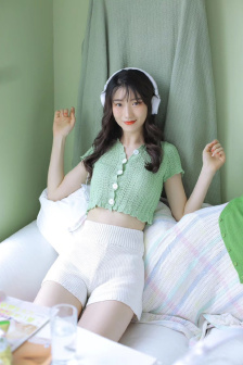解开白丝老师的丝袜猛烈进入